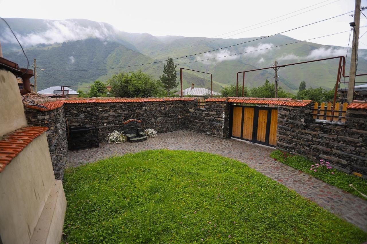 Sno Inn Kazbegi Buitenkant foto